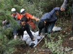 巴中:雨天一货车翻下200多米山崖 消防紧急救援 - 消防网