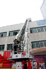 四川消防举行跨区域高层建筑火灾实战演练 - 消防网