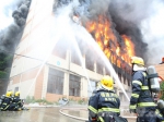 181名泉州消防员鏖战3个多小时扑灭一仓库火灾 - 消防网