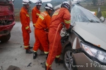 两车在弯道相撞 砚山消防救出1名女子[图] - 消防网