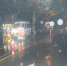 救护车输转病人雨夜撞上树干 黄石消防紧急救援 - 消防网