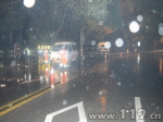 救护车输转病人雨夜撞上树干 黄石消防紧急救援 - 消防网