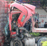 两车相撞漏油一人被困 晋江消防到场施救 - 消防网