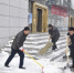 党员干部齐动员 扫雪除冰暖人心 - 国家税务局