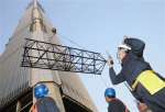 专家在625米高空严谨操作 117大厦项目塔吊拆除 - 北方网