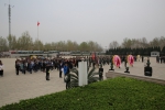 2017年清明当天天津市烈士陵园迎来祭扫高峰 - 民政厅