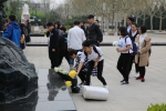 2017年清明当天天津市烈士陵园迎来祭扫高峰 - 民政厅