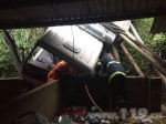 货车侧翻司机被困 莆田消防员到场救出 - 消防网