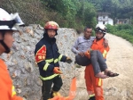 货车侧翻司机被困 莆田消防员到场救出 - 消防网