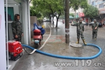 连续强降雨致路面积水 浙江消防冒雨为民排水 - 消防网