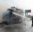 两货车追尾起火 新疆梨城消防高速路上救火 - 消防网