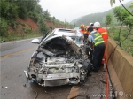 轿车追尾货车1人被困 倘甸消防快速营救[图] - 消防网