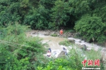 云南四人因河水暴涨被困河滩 消防成功救出 - 消防网