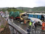 楚大高速路6车连环追尾 云南消防救援 - 消防网