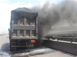 货车轮胎起火情况危急内蒙古消防成功处置 - 消防网
