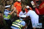 贵州货车侧翻驾驶员被困 消防紧急救援 - 消防网