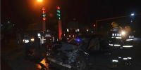 夜间两车相撞司机被困 黄石消防火速救援 - 消防网