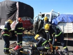 两辆货车追尾 锡林郭勒消防破拆救出两名被困人员 - 消防网