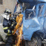 货车失控撞上居民楼 黄石消防紧急救援 - 消防网