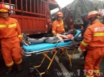 两货车相撞一人被困 襄阳宜城消防成功施救 - 消防网