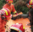 村民山上作业被割草机所伤 富阳消防徒步上山救援 - 消防网