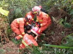 村民山上作业被割草机所伤 富阳消防徒步上山救援 - 消防网