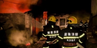 长沙：一作坊凌晨突发大火 榔梨消防快速到场处置 - 消防网