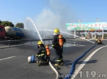 危化品槽罐车轮胎起火冒浓烟 常州消防成功排险 - 消防网