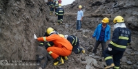 组图：工地土方坍塌一人被埋 消防紧急救援 - 消防网
