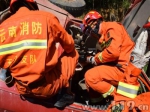 大货车侧翻驾驶员被困 云南消防紧急营救 - 消防网