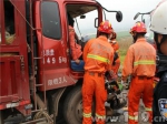小货车与轿车相撞 普洱消防紧急救援 - 消防网