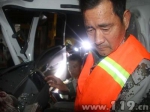 凌晨两车追尾一人被困 杭州临安消防破拆救援 - 消防网