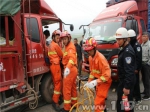 小货车与轿车相撞 普洱消防紧急救援 - 消防网