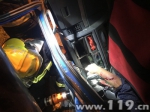 货车侧翻司机被卡 杭州消防紧急破拆救援 - 消防网