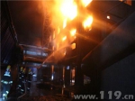 化工厂内变压器突起大火 内蒙古乌海消防及时扑救 - 消防网