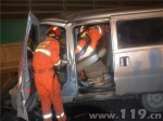 司机被卡驾驶室 云南昆明世博消防紧急救援 - 消防网