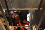 一人被卡水泥提升机 汉中消防紧急救援 - 消防网
