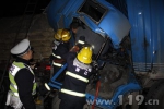 高速两车追尾一人被卡 杭州消防破拆救援 - 消防网