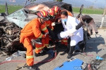 两车相撞导致7名人员被困 盈江消防火速救援 - 消防网