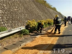 ​油罐车在高速路发生泄漏 云南元江消防赶往处置 - 消防网