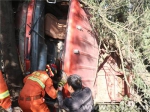 大货车发生侧翻1人被困 云南安宁消防快速营救 - 消防网