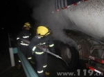 深夜满载水泥半挂车起火 新疆新和消防成功处置 - 消防网