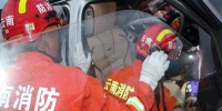 俩货车相撞1人被困 云南鹤庆消防紧急救援 - 消防网