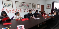 天津市临港经济区国税局组织青少年税收主题迎新年剪纸活动 - 国家税务局