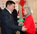 市民政局党组书记、局长吴松林除夕到福利机构看望慰问老人和孩子 - 民政厅