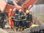 湖南岳阳：拆除桥梁整体坍塌 云溪消防救出3名被困者 - 消防网
