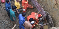2名工人挖井遇塌方被困 海南东方消防成功救出 - 消防网