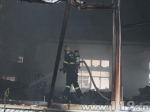 一家箱包厂起火 泉州消防奋战2个多小时扑救 - 消防网
