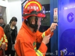 男童被困ATM机防护舱内 淮安消防成功救援 - 消防网