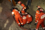 山体塌方导致两名驾驶员被困 盈江消防火速救援 - 消防网